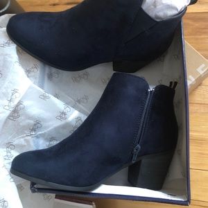 NIB Navy blue suede booties